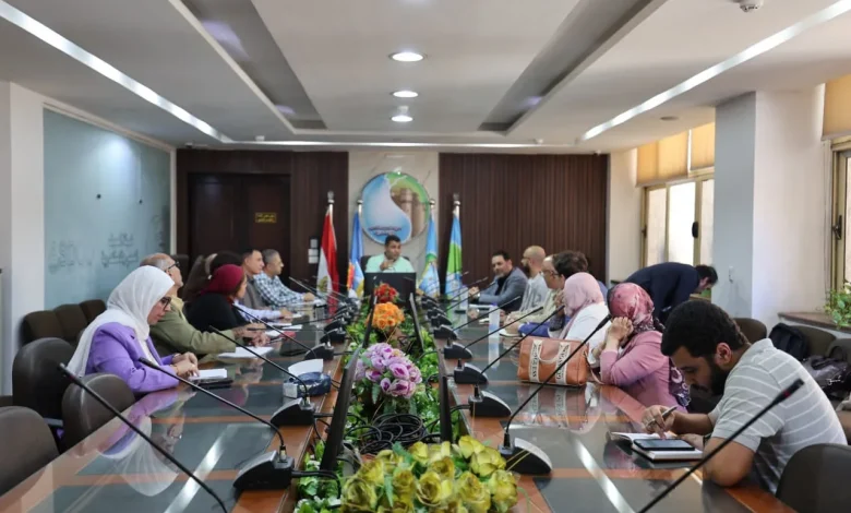 بالتعاون مع الوكالة الألمانية GIZ رئيس شركة الصرف الصحي بالإسكندرية يعقد اجتماعًا لتطوير أداء قطاعات الشركة