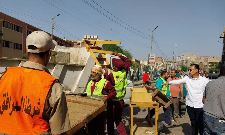حملة إشغالات مكبرة بمنطقة القيسارية بحي غرب لإزالة التعديات على الطريق العام