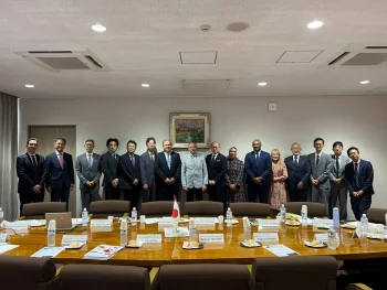 رئيس الجامعة اليابانية يبحث مع رئيس جامعة كيوشو التعاون في الهندسة والفن والتصميم والصيدلة