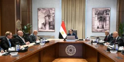 رئيس الوزراء يتابع مع أكوا مستجدات مشروعات تحلية مياه البحر