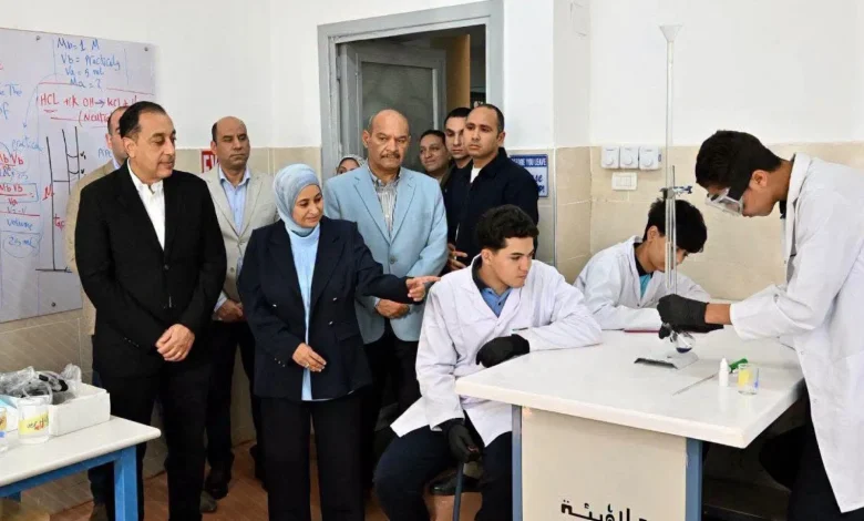 رئيس الوزراء يتفقد مدرسة المتفوقين بالسويس ويحاور الطلاب حول جودة التعليم والإقامة