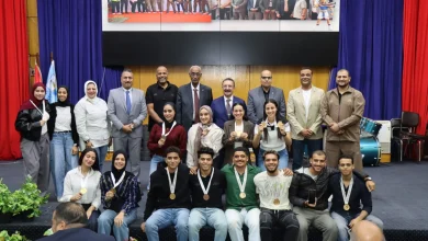 رئيس جامعة الإسكندرية يكرّم الفائزين بالبطولات الجامعية و الحاصلين على دورة الذكاء الاصطناعي