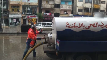 رئيس شركة الصرف الصحي بالإسكندرية نتعامل مع تجمعات مياه الأمطار أولًا بأول لضمان سلامة المواطنين