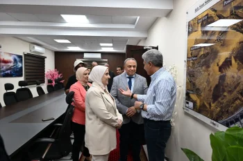 زيارة وزير السياحة والأثار الى المعهد القومي لعلوم البحار