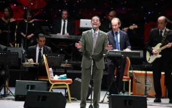 في أولى حفلات مهرجان ومؤتمر الموسيقى العربية الـ34 بأوبرا الإسكندرية مدحت صالح لجمهوره إسكندرية وش السعد عليّ
