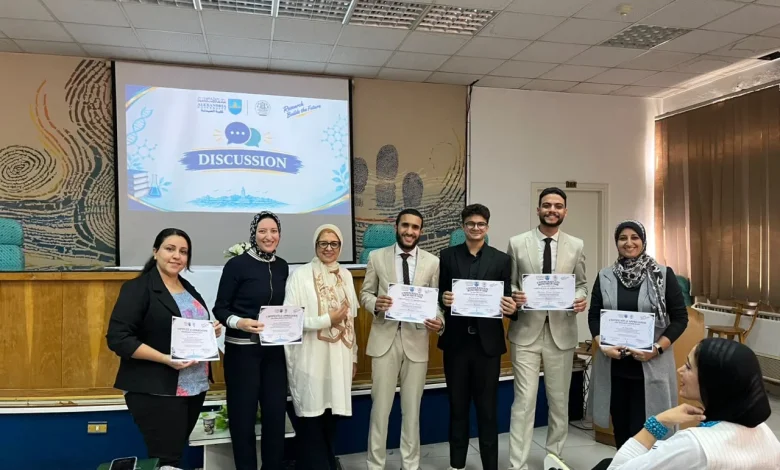 كلية الصيدلة بجامعة الإسكندرية تناقش أبحاث الطلاب في مسابقة البحث العلمي السنوية