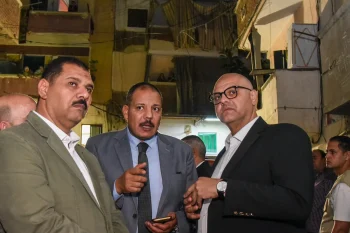 محافظ الإسكندرية ومدير الأمن يتابعان ميدانيًا جهود الإنقاذ عقب سقوط عقار بحي شرق