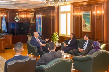 محافظ الإسكندرية يبحث مع الجهاز القومي لتنظيم الاتصالات تعزيز الوعي بالأمن السيبراني وحماية الأطفال من مخاطر الإنترنت