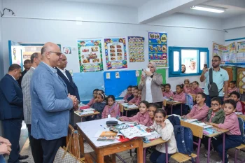 محافظ الإسكندرية يتابع سير الحملة القومية للتطعيم ضد الحصبة الألمانية بمدرسة عزيز اباظة الابتدائية