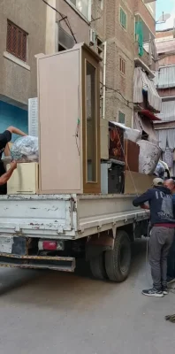 محافظ الإسكندرية يتابع لحظيًا أعمال إنزال المنقولات ويوجّه بتوفير سيارات المحافظة والأحياء لنقل ممتلكات الأسر