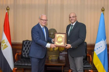محافظ الإسكندرية يستقبل سفير السويد بالقاهرة لبحث تعزيز التعاون في النقل الحضري وإدارة المخلفات والتعليم