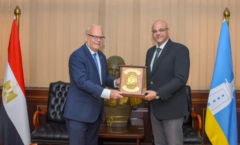 محافظ الإسكندرية يستقبل سفير السويد بالقاهرة لبحث تعزيز التعاون في النقل الحضري وإدارة المخلفات والتعليم