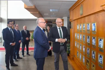 محافظ الإسكندرية يستقبل سفير السويد بالقاهرة لبحث تعزيز التعاون في النقل الحضري وإدارة المخلفات والتعليم