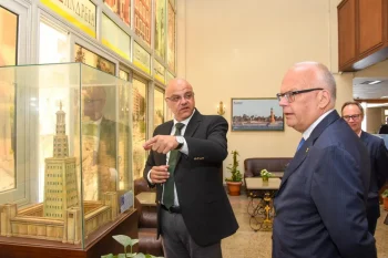 محافظ الإسكندرية يستقبل سفير السويد بالقاهرة لبحث تعزيز التعاون في النقل الحضري وإدارة المخلفات والتعليم