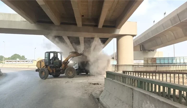 محافظ الجيزة يوجه بإزالة مخالفات البناء بمحور اللبيني