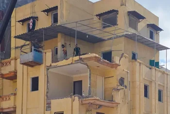 محافظة الإسكندرية تواصل أعمال إزالة العقارين المخالفين