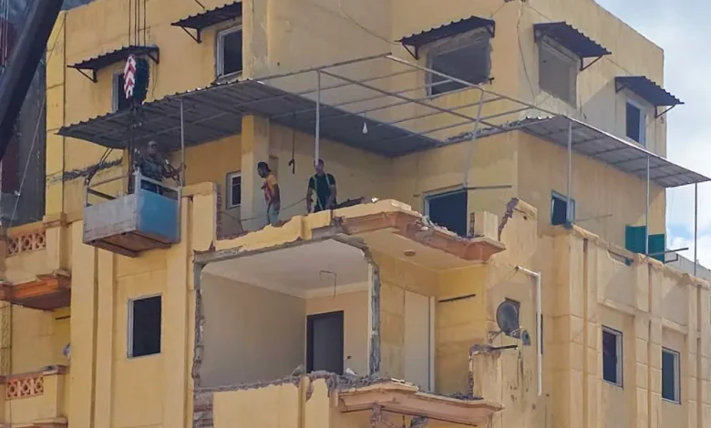 محافظة الإسكندرية تواصل أعمال إزالة العقارين المخالفين