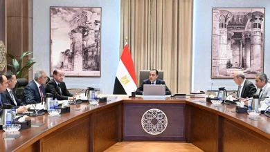 مدبولي يستعرض خطط تطوير مطار العاصمة الجديدة وإقامة منطقة استثمارية ولوجستية