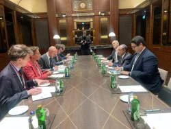 وزير الخارجية يبحث مع نظيره الفرنسي التصعيد الإقليمي وأمن المنطقة