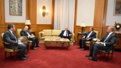 وزير الخارجية يلتقي أمين سر اللجنة المركزية لحركة فتح