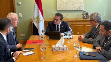 وزير الصحة يبحث توطين صناعة مستلزمات الغسيل الكلوي في مصر