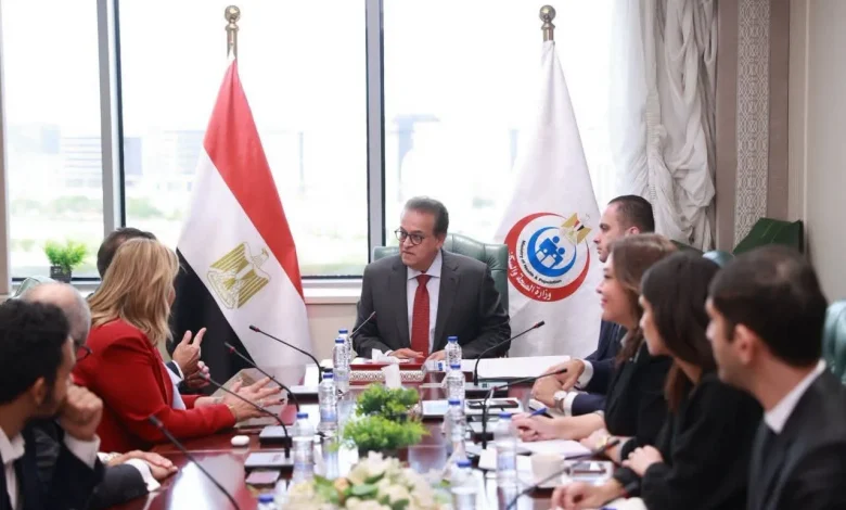 وزير الصحة يبحث مع رئيس إتحاد المستشفيات العربية سبل تعزيز التعاون وتطوير الخدمات الصحية.