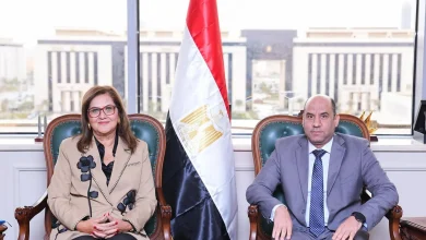وزير العمل يبحث مع الجامعة الأمريكية تدريب ذوي الإعاقة وتوظيفهم