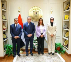 وزيرة التنمية المحلية والبيئة ووزير التعليم العالي يشهدان توقيع بروتوكولين لتطوير الوادي الجديد
