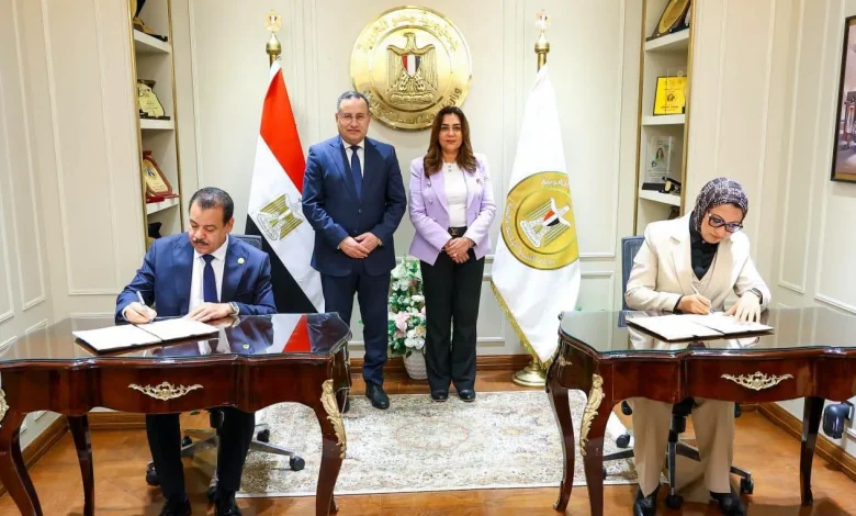 وزيرة التنمية المحلية والبيئة ووزير التعليم العالي يشهدان توقيع بروتوكولين لتطوير الوادي الجديد