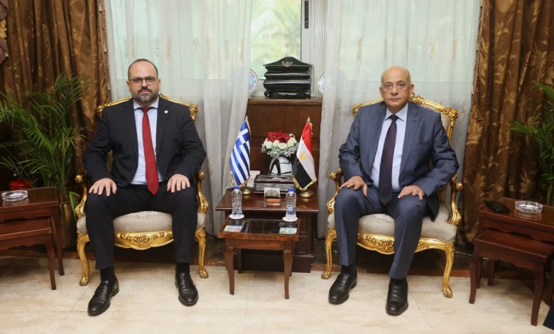 وفد يوناني رفيع المستوى يزور الهيئة العامة لميناء الإسكندرية لتعزيز التعاون في النقل البحري والسياحة البحرية