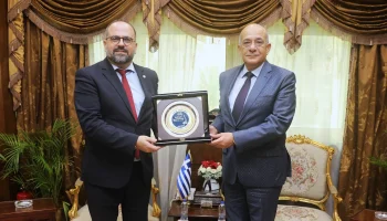 وفد يوناني رفيع المستوى يزور الهيئة العامة لميناء الإسكندرية لتعزيز التعاون في النقل البحري والسياحة البحرية